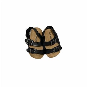 Kids Black old navy sandals size 6-12 months